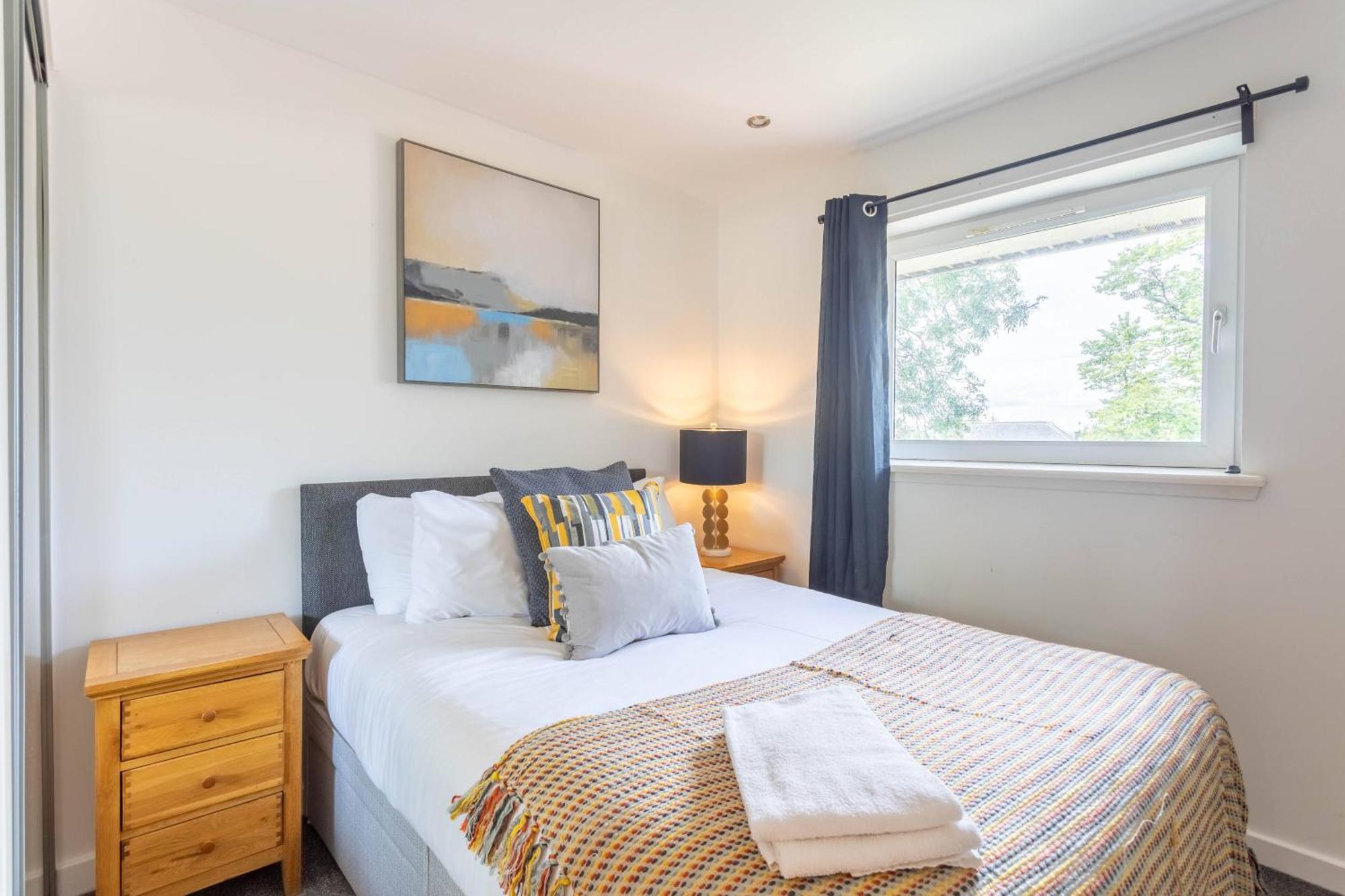 Modern 2 Bed Broompark/Central Apt. With Parking Γλασκώβη Εξωτερικό φωτογραφία