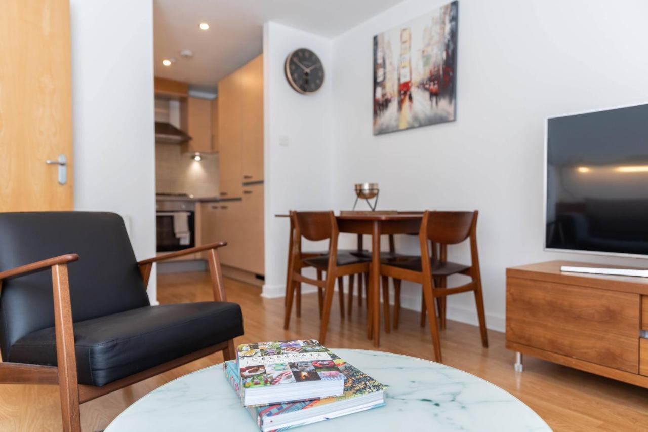 Modern 2 Bed Broompark/Central Apt. With Parking Γλασκώβη Εξωτερικό φωτογραφία